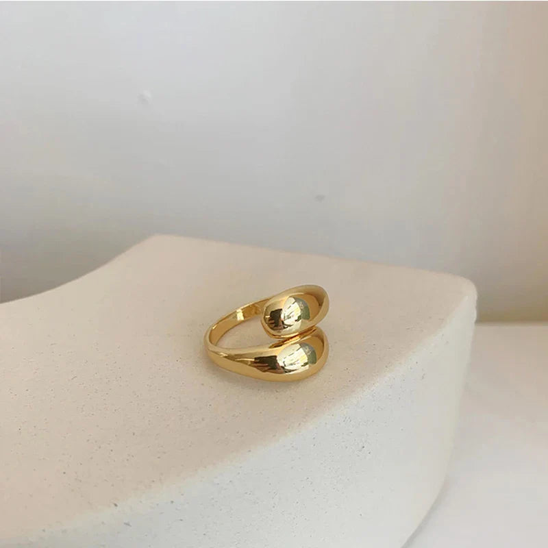 Elegante Anillo de Gota de Agua de oro