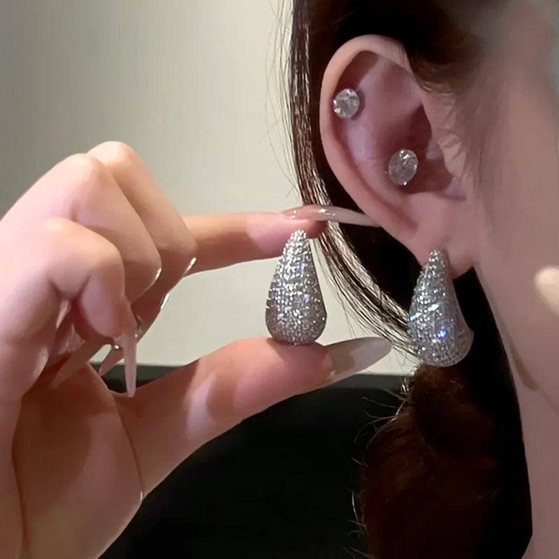 Elegantes Pendientes de Botón Gota de Agua plata