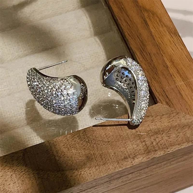 Elegantes Pendientes de Botón Gota de Agua plata