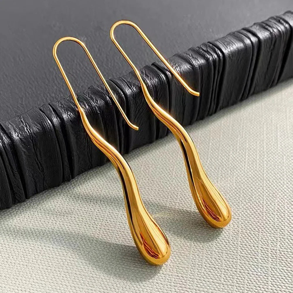 Elegantes Pendientes Colgantes de Gota Fina de Agua oro