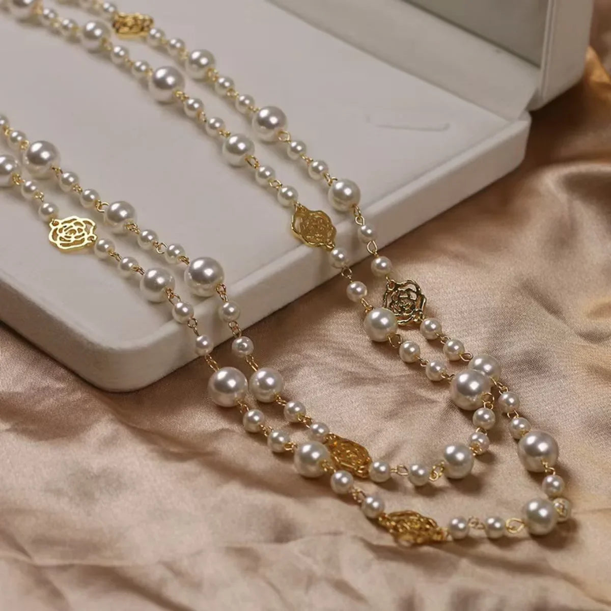 Gran Collar Triple de Perlas para Mujer blanco