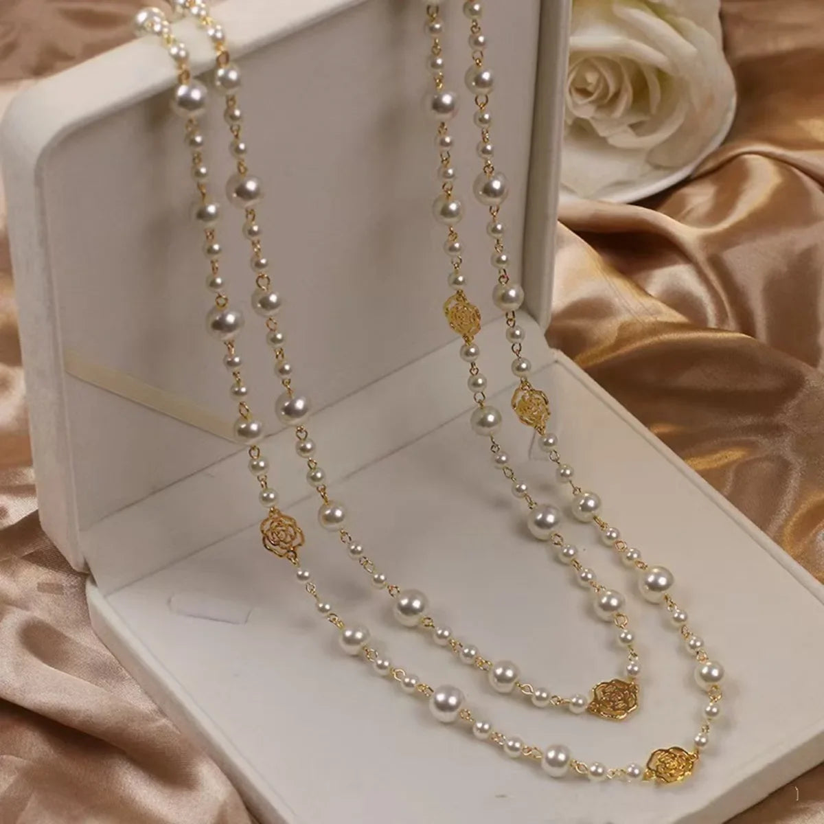 Gran Collar Triple de Perlas para Mujer blanco