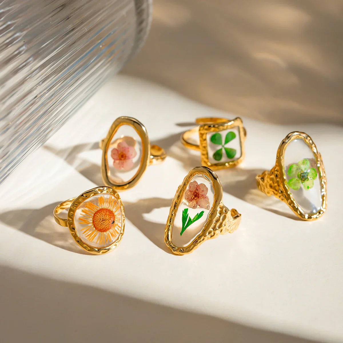 Gran Anillo de Flor en Marco Transparente