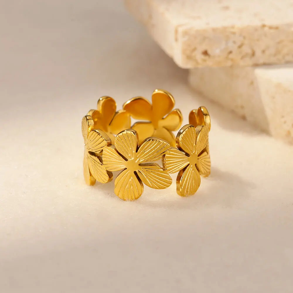 Anillo Grande Flor de 5 Pétalos Dorados