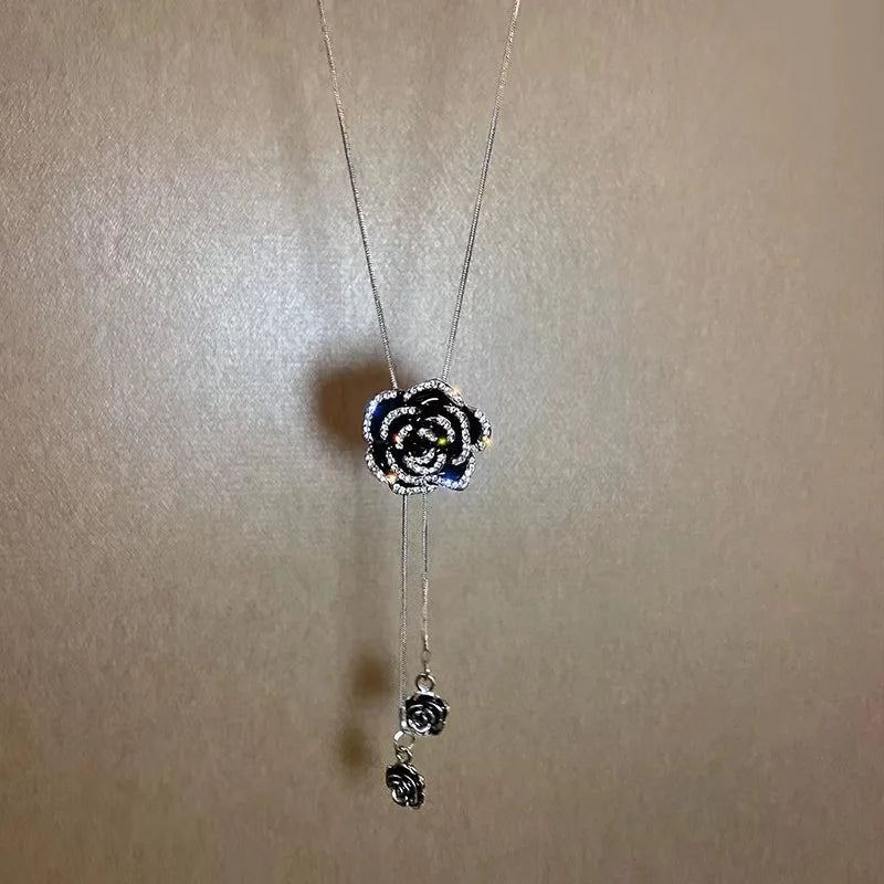Collar Largo Colgante Flor Grande Negra
