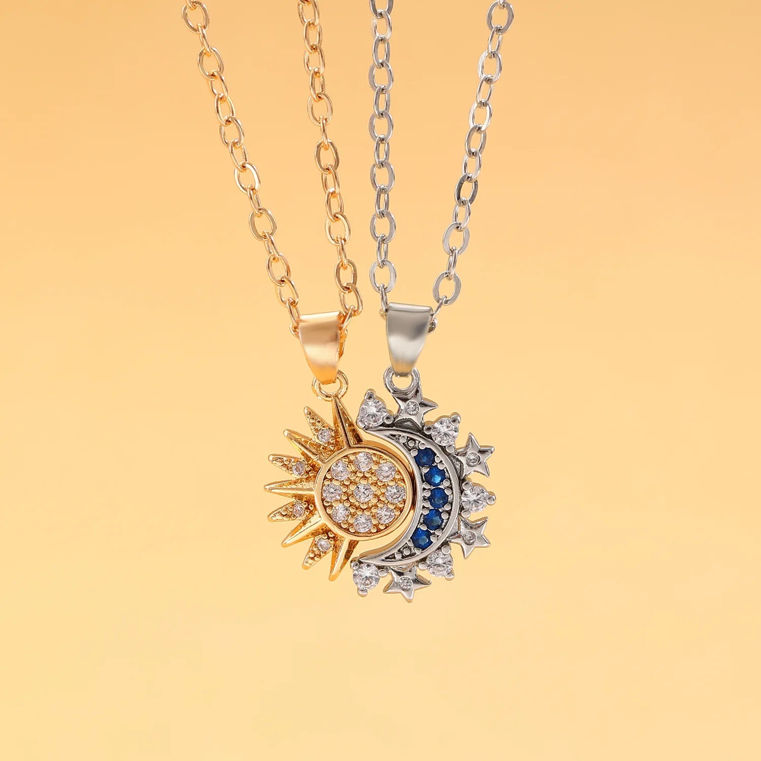 Juego de 2 Collares con Colgante de Luna o Sol en Circonita para Pareja oro y plata