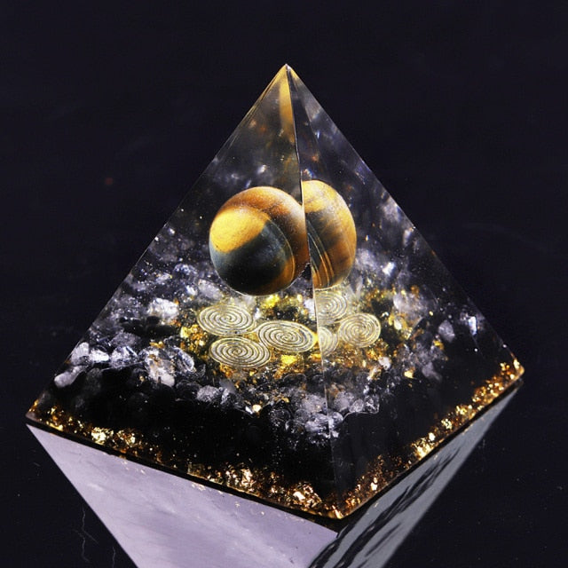 Pirámide Orgonite Protección & Meditación triskel