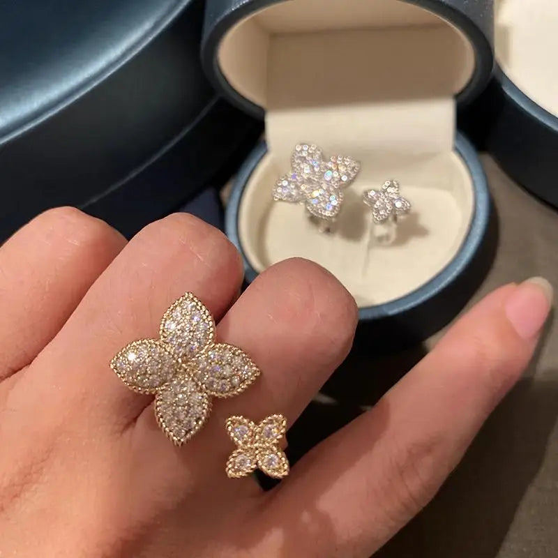Set de 2 Anillos de Flor con Circonita en Oro